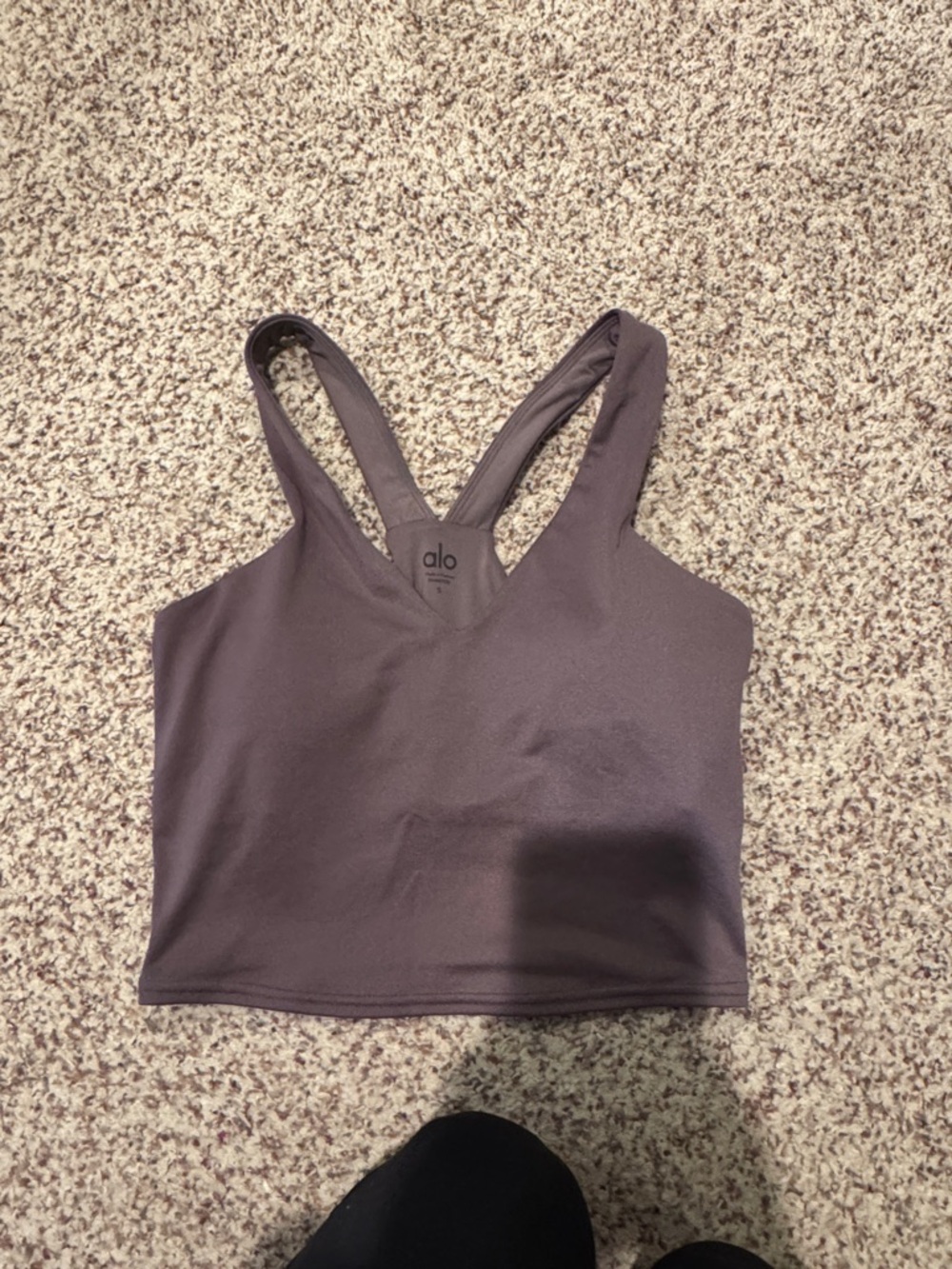 ALO Yoga airlift V-Neck Cropped Sports Bra in Deep Mauve